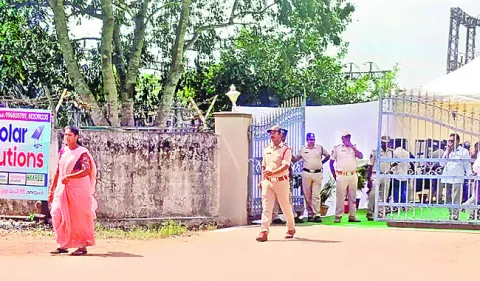 డెప్యూటీ సీఎం పవన్‌ పర్యటనలో సర్పంచ్‌కు అవమానం 