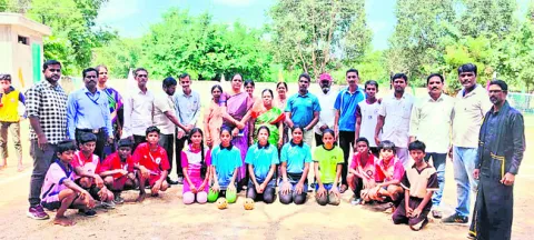 క్రీడాకారులకు ఉజ్వల భవిత