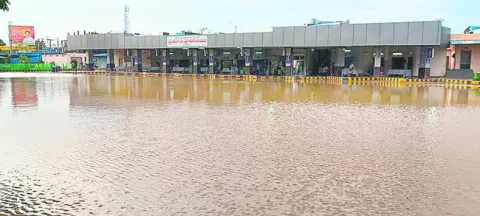 వానొస్తే.. బస్టాండ్ మునకే