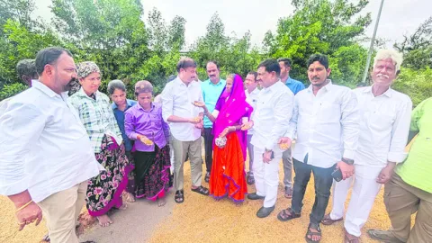 రైతుల తిప్పలు కనిపించవా? 