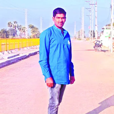 విద్యుదాఘాతంతో అసిస్టెంట్‌ లైన్‌మెన్‌ మృతి