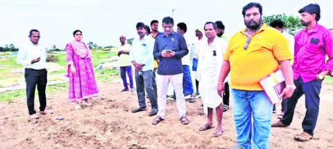 తడిసిన ధాన్యాన్ని కొనుగోలు చేస్తాం 