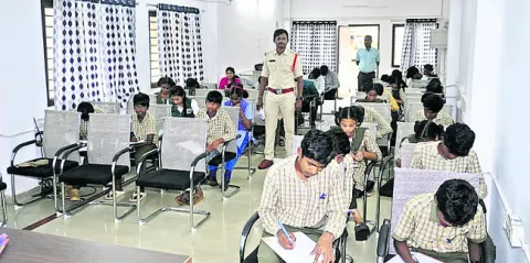 విద్యార్థులకు వక్తృత్వం, వ్యాసరచన పోటీలు