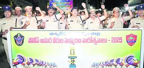 ప్రాణంపోతున్నా సమాజంలో వెలుగు నింపిన అమరులు