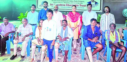 దివ్యాంగుల సేవలో ‘గురుదేవా’