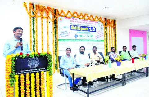 నూతన ఆవిష్కరణలపై దృష్టి సారించాలి 