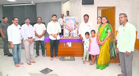గాంధీ చూపిన మార్గంలో నడుద్దాం 