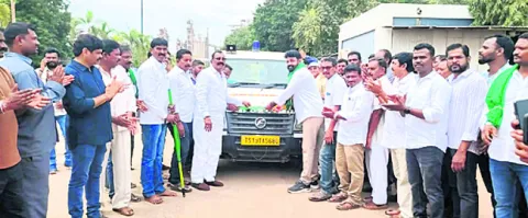 కార్మికులు, యాజమాన్యానికి వారధిగా యూనియన్‌ 
