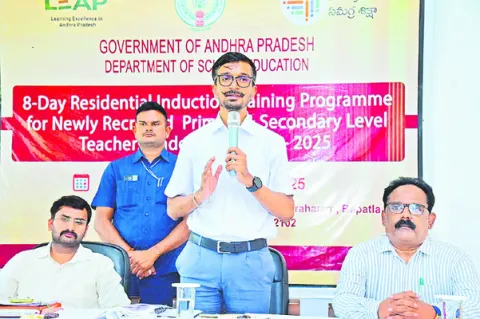 సమాజానికి మార్గదర్శకులు ఉపాధ్యాయులు