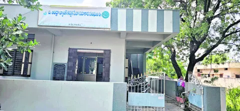 పాలకవర్గం లేక పట్టింపు కరువు