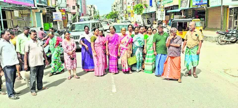 ఘనంగా ధ్వజారోహణం 

