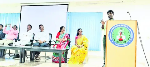 వృత్తి సవాళ్లపై అవగాహన ఉండాలి
