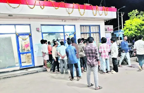 పెట్రోల్‌ బంకుల్లో దోపిడీ 