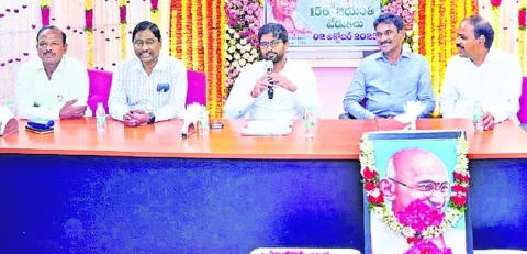గాంధీ మార్గం అనుసరించాలి