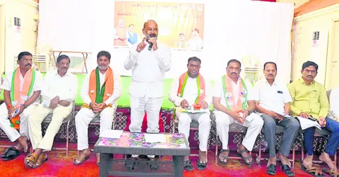 కరీంనగర్‌, సిరిసిల్ల జెడ్పీ పీఠాలపై కాషాయ జెండా ఎగరేస్త