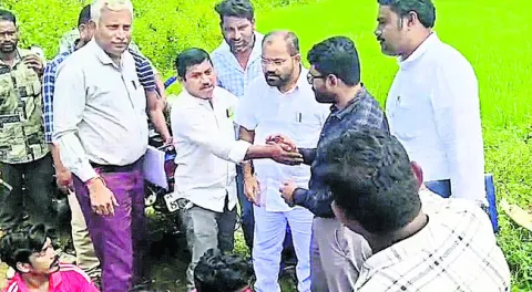 గిరిజన విద్యార్థుల ప్రాణాలంటే అంత నిర్లక్ష్యమా?