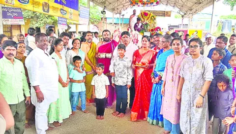 అశ్వరథంపై అమ్మవారి ఊరేగింపు