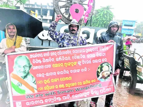 సోమన్‌ వాంగ్‌చుంగ్‌ను విడిచి పెట్టాలి 