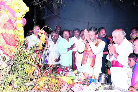శమీ వృక్షానికి పూజ 