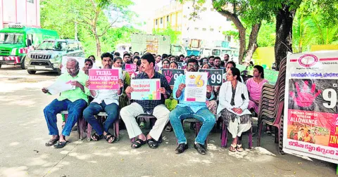 పిడికిలి బిగించిన పల్లె వైద్యులు! 