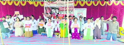 వైద్యుల వినూత్న నిరసన 
