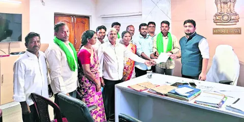 సాగుకు అవకాశం  కల్పించాలని ఆదివాసీల వినతి
