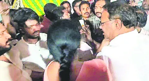 టీడీపీలో రెండు వర్గాల ఘర్షణ