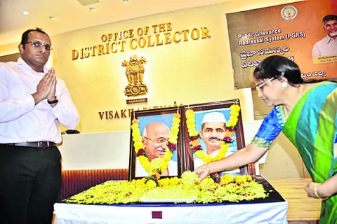 గాంధీ మార్గం అనుసరణీయం