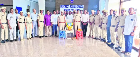 గాంధీజీ జీవితం స్ఫూర్తిదాయకం 