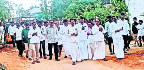 స్వగ్రామంలో గద్వాల అదనపు కలెక్టర్‌.. 
