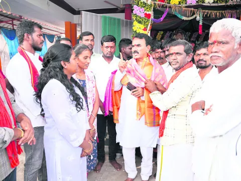 ప్రజలు స్నేహభావంతో మెలగాలి 