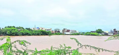 అడుగడుగునా కబ్జాలే
