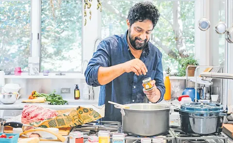 Indian cities, more men are entering the kitchen