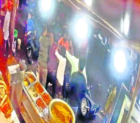 దసరా మామూళ్లు ఇవ్వలేదని దాడి 