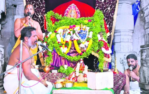 యాదగిరి క్షేత్రంలో సంప్రదాయ పూజలు