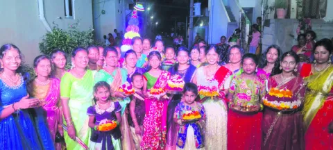 ఘనంగా