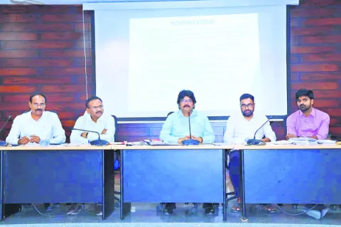 సమన్వయంతో పని చేయండి