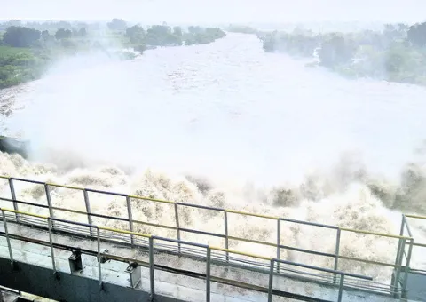 వరద.. గో‘దారి’లో