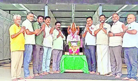 వేడుకగా కుమరన్‌ జయంతి 