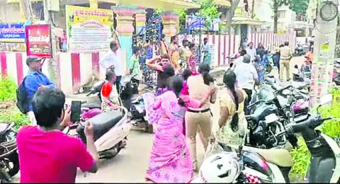 అద్దె ఇంట్లో అర్ధరాత్రి హైడ్రామా 