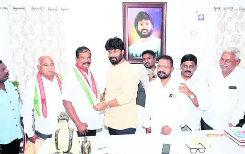 అభివృద్ధి పథకాలను వివరించాలి