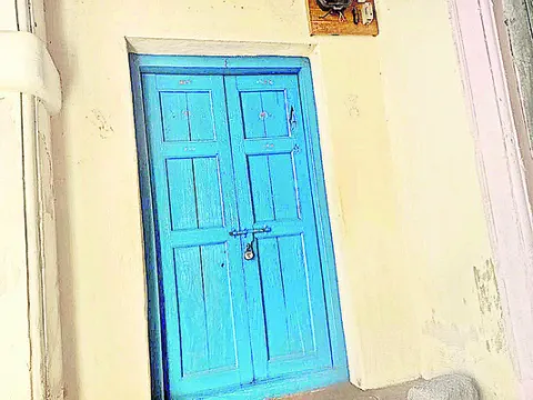 డ్యూటీకి డుమ్మా! 