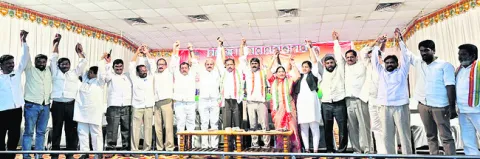 పార్టీ అభ ్యర్థులను భారీ మెజారిటీతో గెలిపించాలి