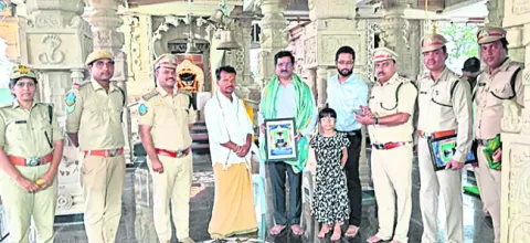 నాగోబా ఆలయంలో పూజలు
