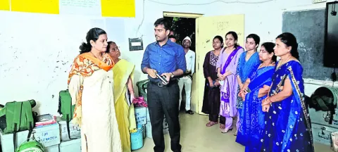 విద్యార్థుల ఆరోగ్యంపై నిర్లక్ష్యం చేస్తే చర్యలు 