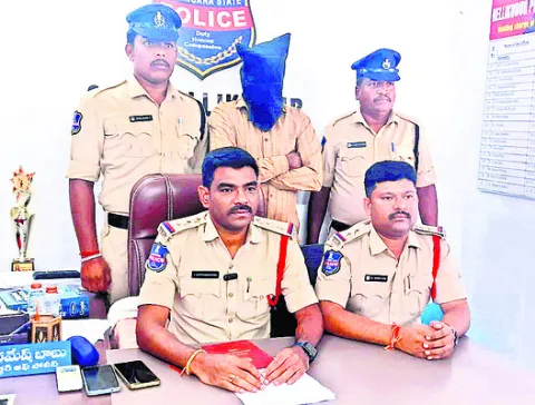 భార్యను చంపిన భర్త ..
