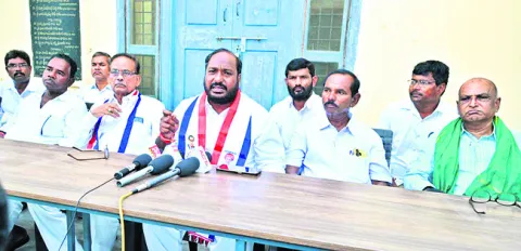 బీసీ రిజర్వేషన్‌ వ్యతిరేకులకు రాజకీయ సమాధి తప్పదు