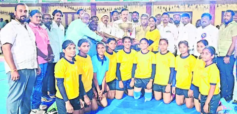 మహిళల కబడ్డీ విజేత శ్రీకాకుళం 
