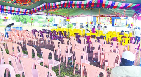 ఆర్భాటం తప్ప..సాయం అంతంత మాత్రమే 