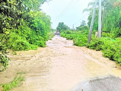 స్తంభించిన జనజీవనం 